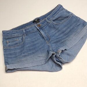 H&M MID-RISE JEAN SHORTS 10/30 ⭐️